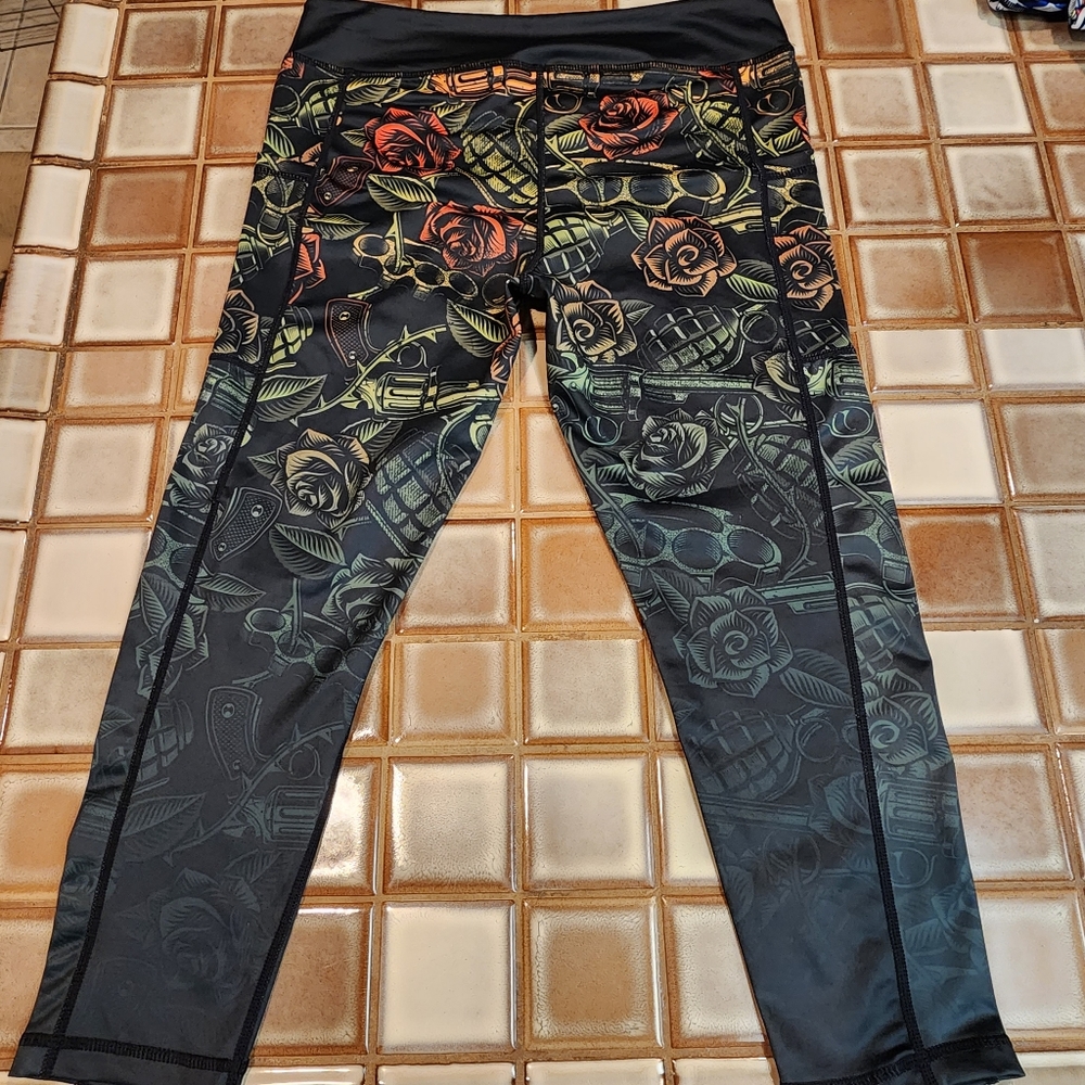 CVG Constantly Varied Gear Dressed to K*ll Capri Leggings size Large - Picture 6 of 7